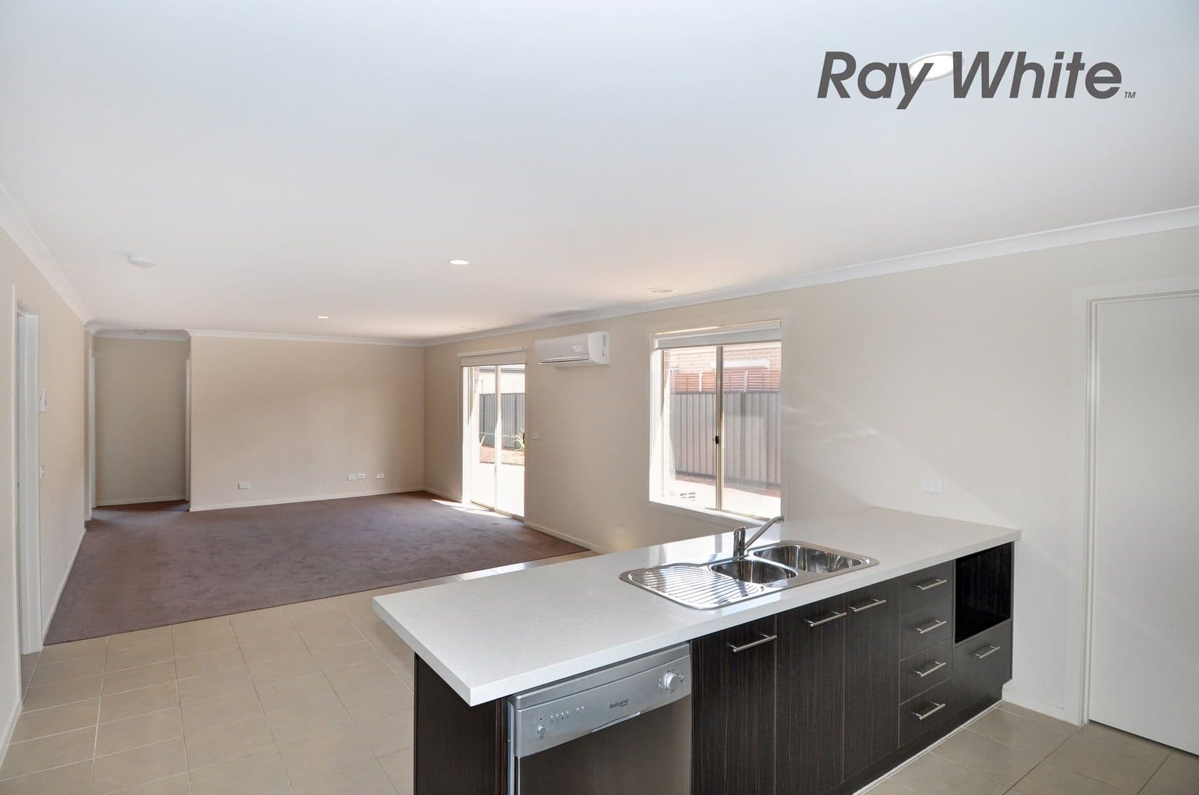 48 Nossal Drive, POINT COOK VIC 3030, Point Cook - Thumbnail 2