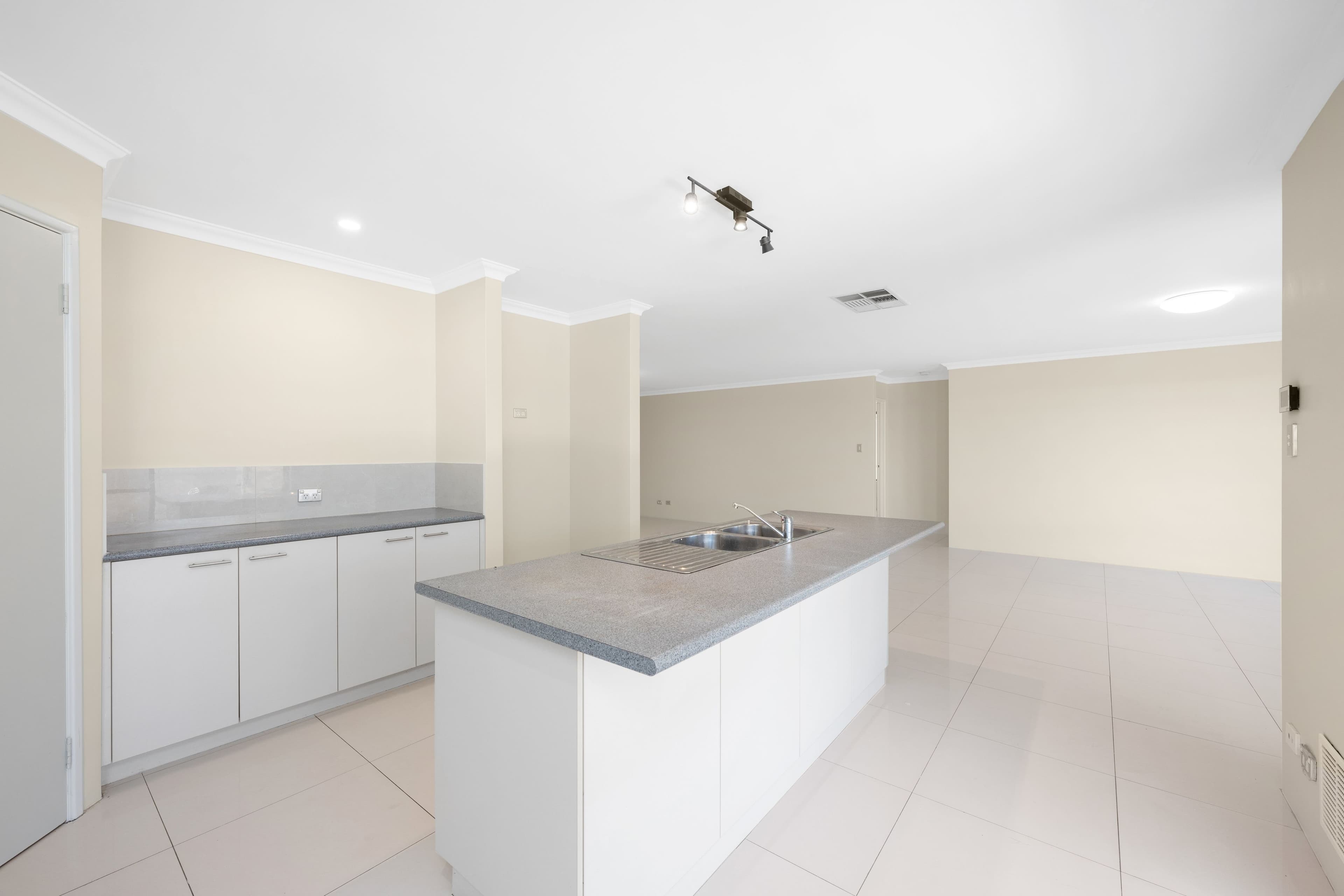 11 Arklow Glen, Canning Vale WA 6155, Canning Vale - Thumbnail 4