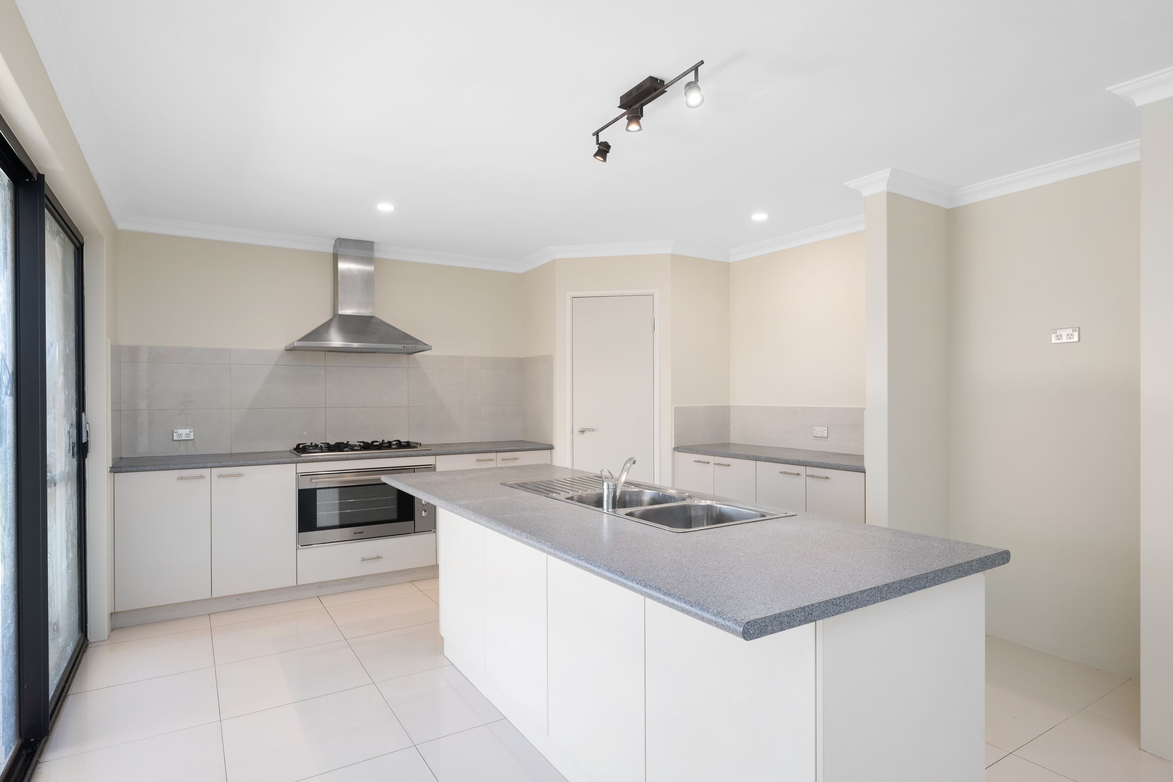 11 Arklow Glen, Canning Vale WA 6155, Canning Vale - Thumbnail 5