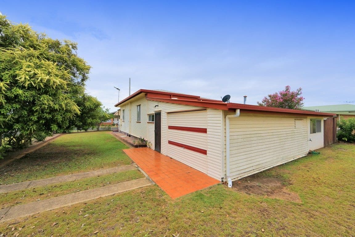 28 Tarakan Street, SVENSSON HEIGHTS QLD 4670, Svensson Heights - Thumbnail 5