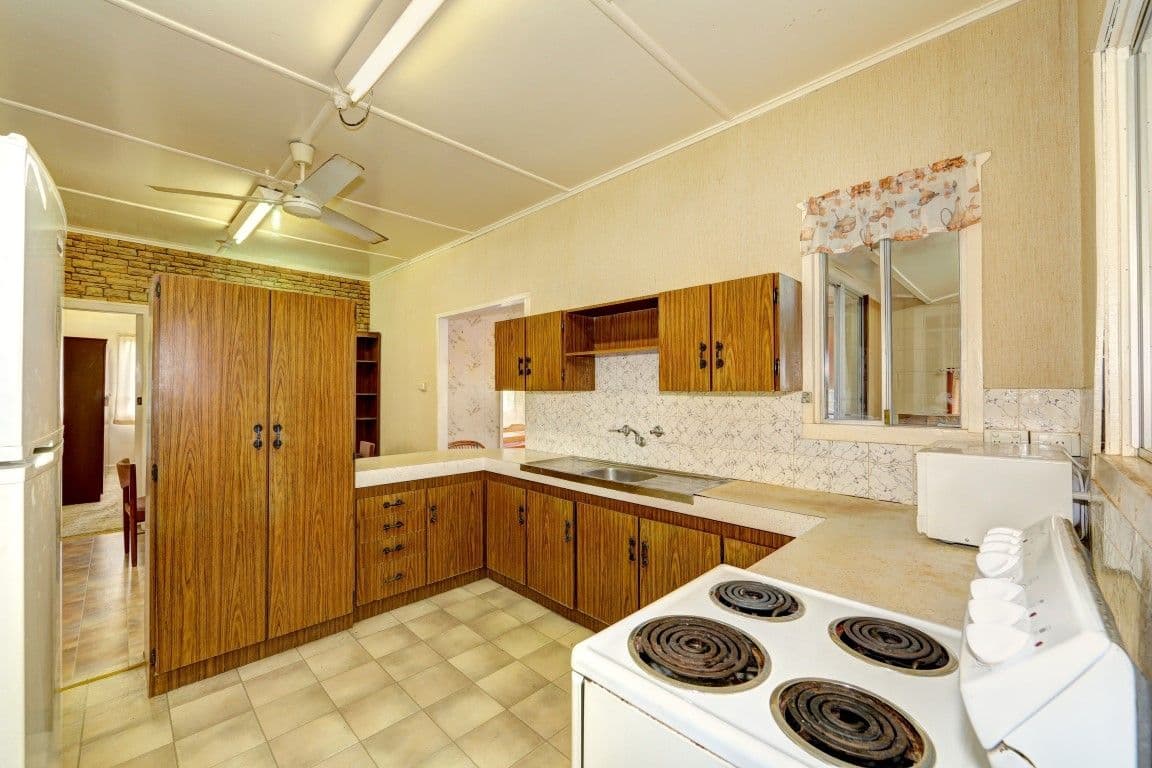 28 Tarakan Street, SVENSSON HEIGHTS QLD 4670, Svensson Heights - Thumbnail 6