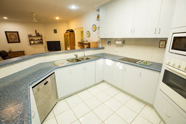 24 Dumfries Court, BEACONSFIELD QLD 4740, Beaconsfield - Thumbnail 5