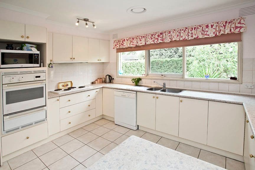 29 Bruford Avenue, WHEELERS HILL VIC 3150, Wheelers Hill - Thumbnail 2