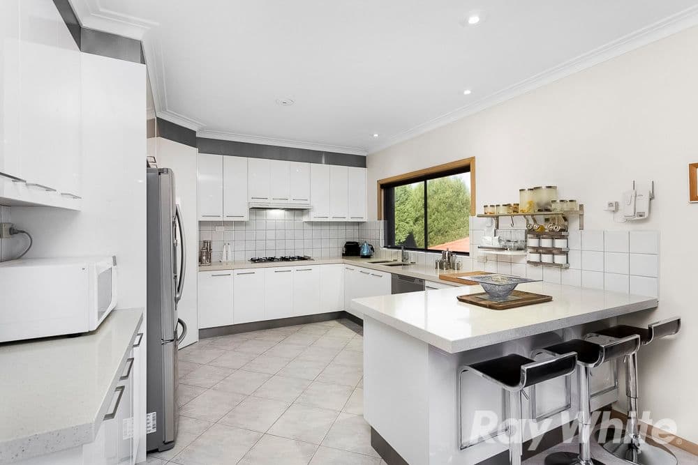 17 Sneddon Court, Mulgrave VIC 3170, Mulgrave - Thumbnail 2