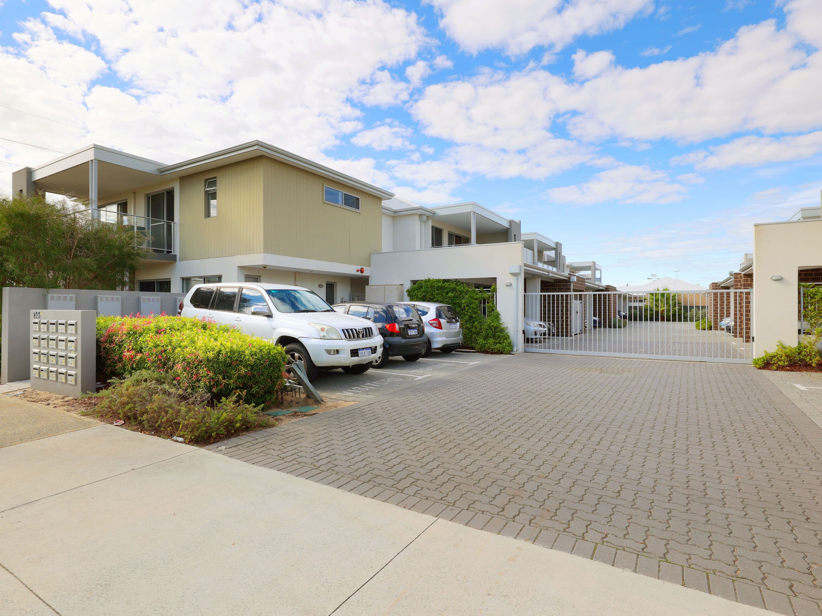 233 Wharf Street, Queens Park WA 6107, Queens Park - Image 1