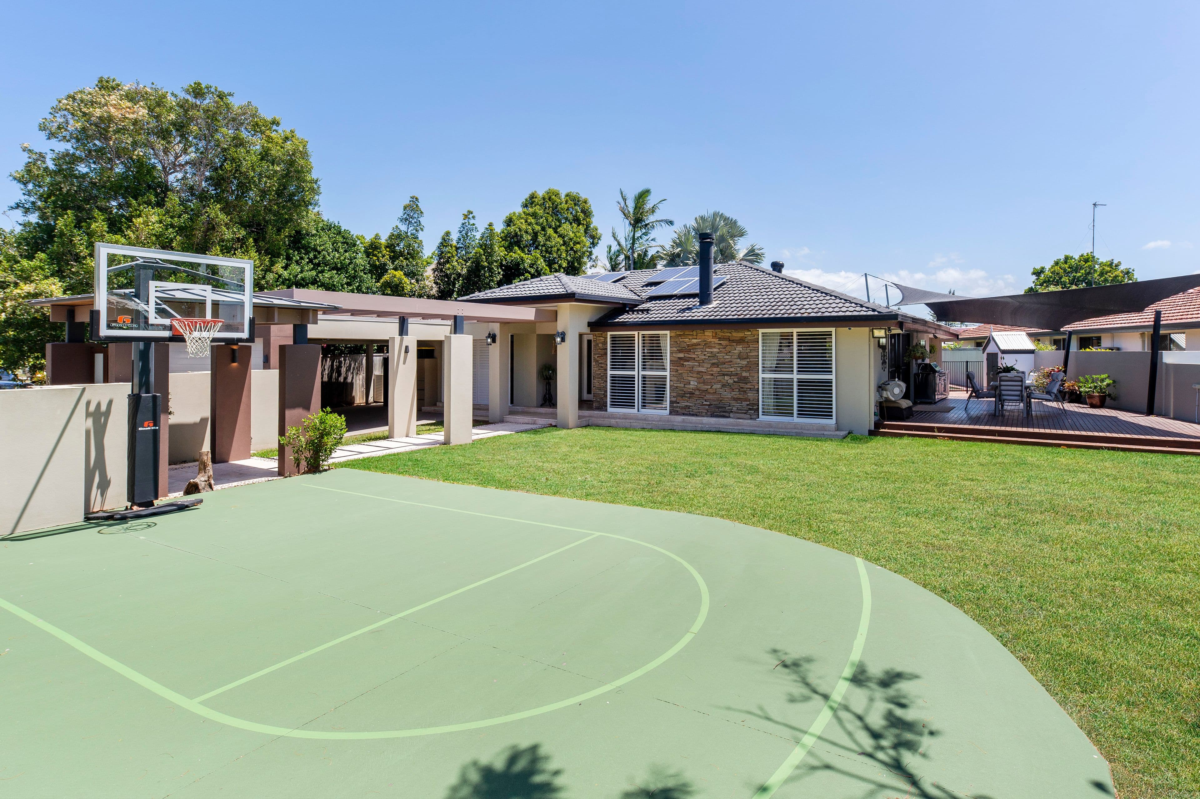 18 Panitz Street, Sorrento QLD 4217, Sorrento - Thumbnail 2