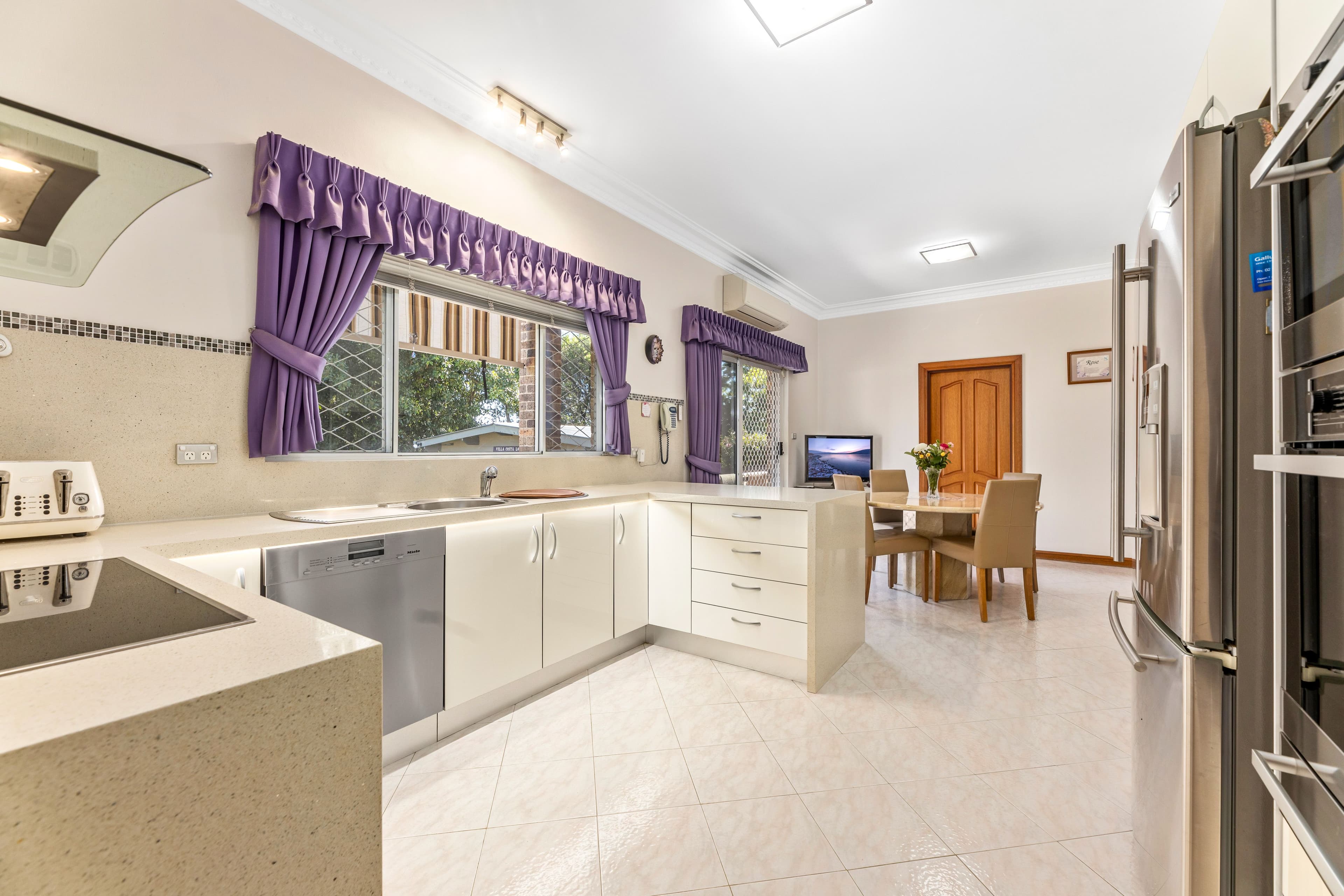 6 Bassia Place, Alfords Point NSW 2234, Alfords Point - Thumbnail 4