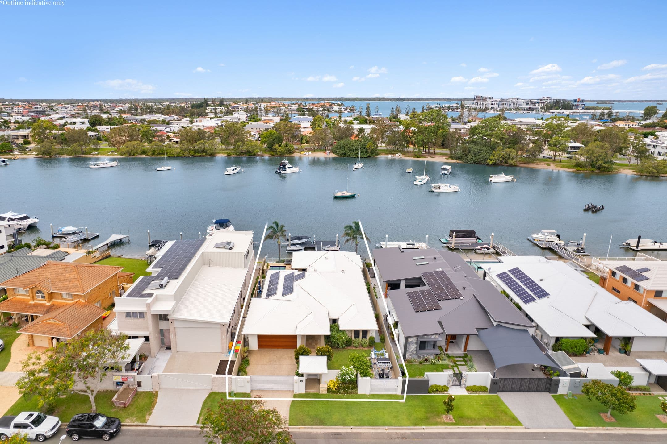 31 Lindsay Parade, Paradise Point QLD 4216, Paradise Point - Thumbnail 2