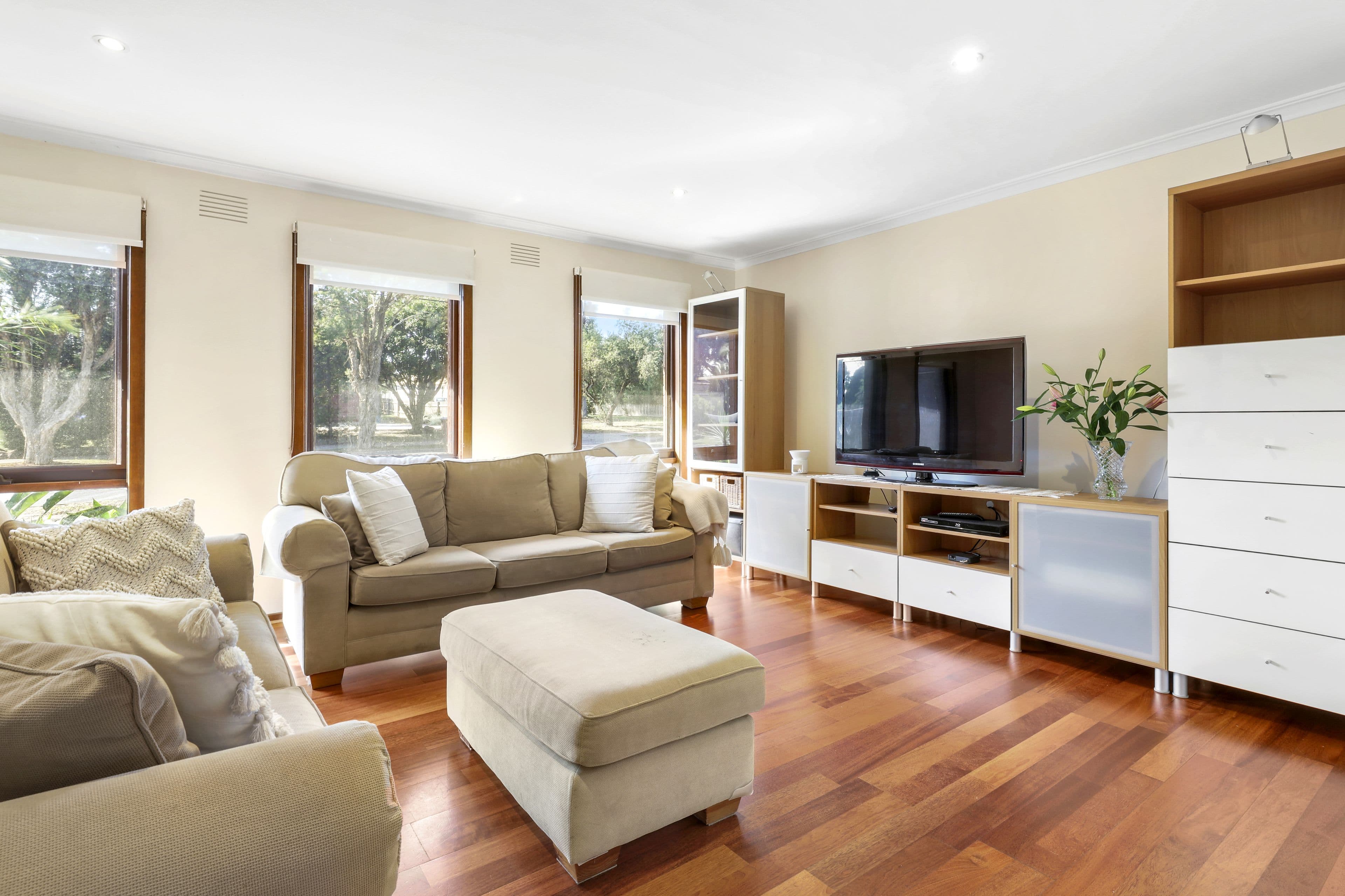 18 Hillview Avenue, Rowville VIC 3178, Rowville - Thumbnail 2