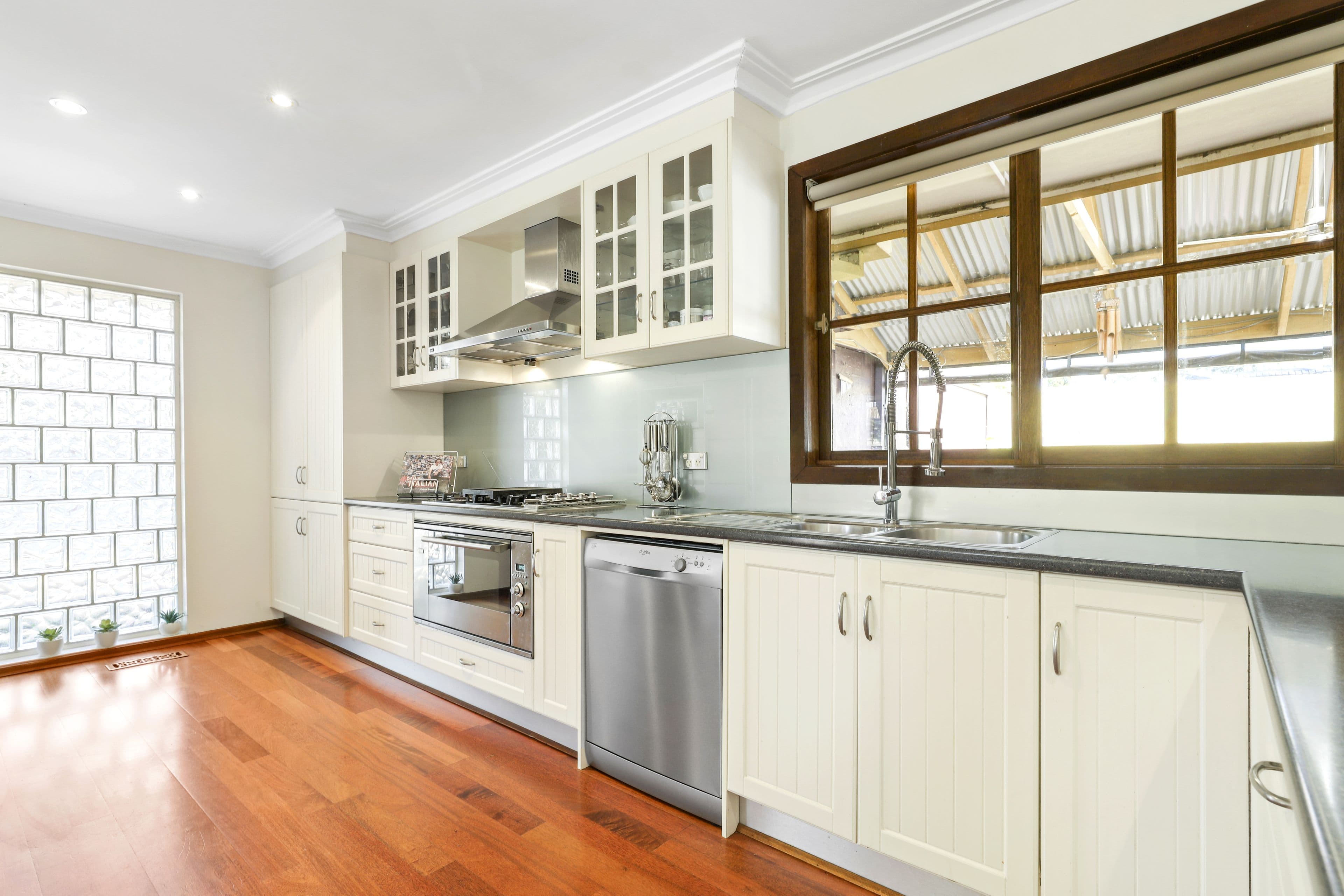 18 Hillview Avenue, Rowville VIC 3178, Rowville - Thumbnail 4
