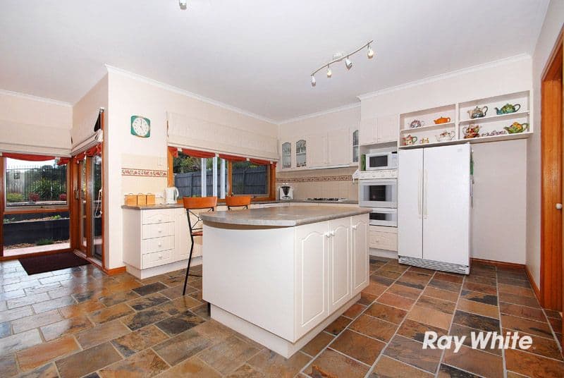 28 Sunningdale Crescent, CRANBOURNE VIC 3977, Cranbourne - Thumbnail 4