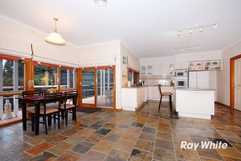 28 Sunningdale Crescent, CRANBOURNE VIC 3977, Cranbourne - Thumbnail 5