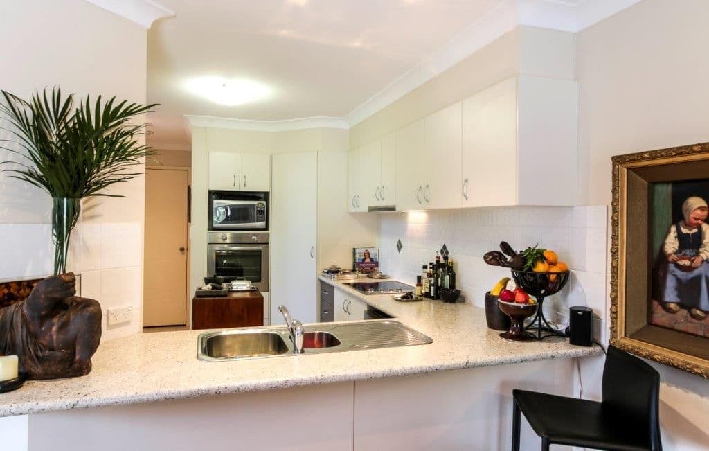 15 Blake Street, SOUTHPORT QLD 4215, Southport - Thumbnail 2