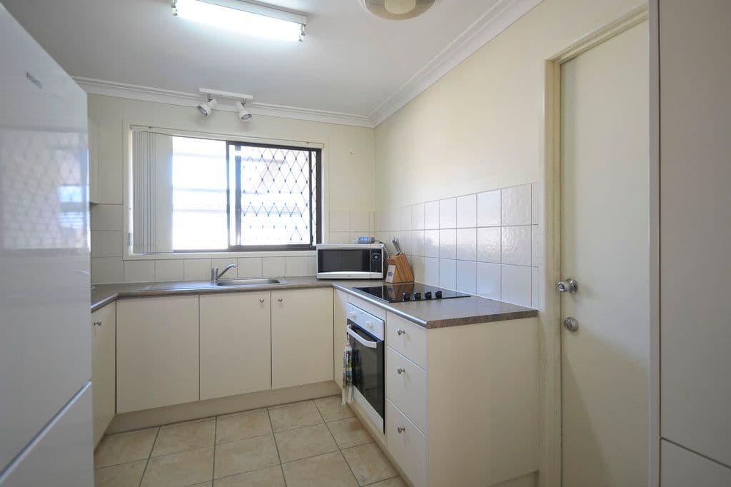 23 Alec Avenue, Mermaid Waters QLD 4218, Mermaid Waters - Thumbnail 4