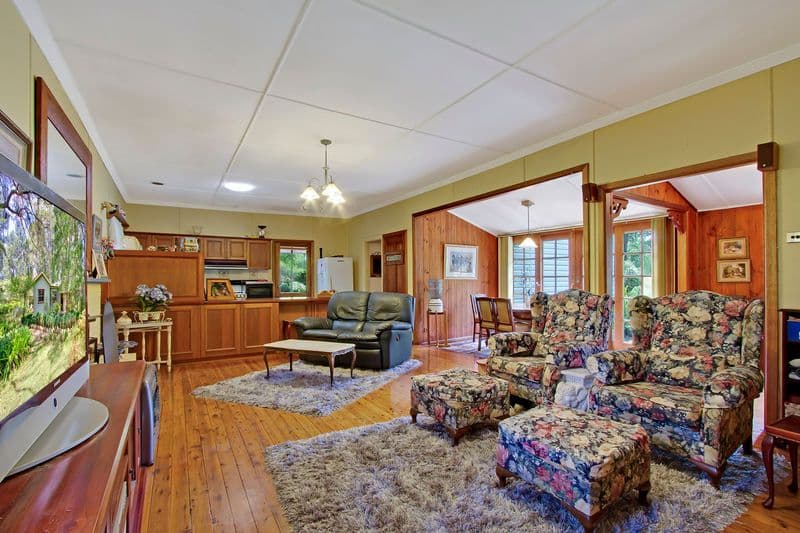 2 Glenara Road, KURRAJONG HEIGHTS NSW 2758, Kurrajong Heights - Thumbnail 2
