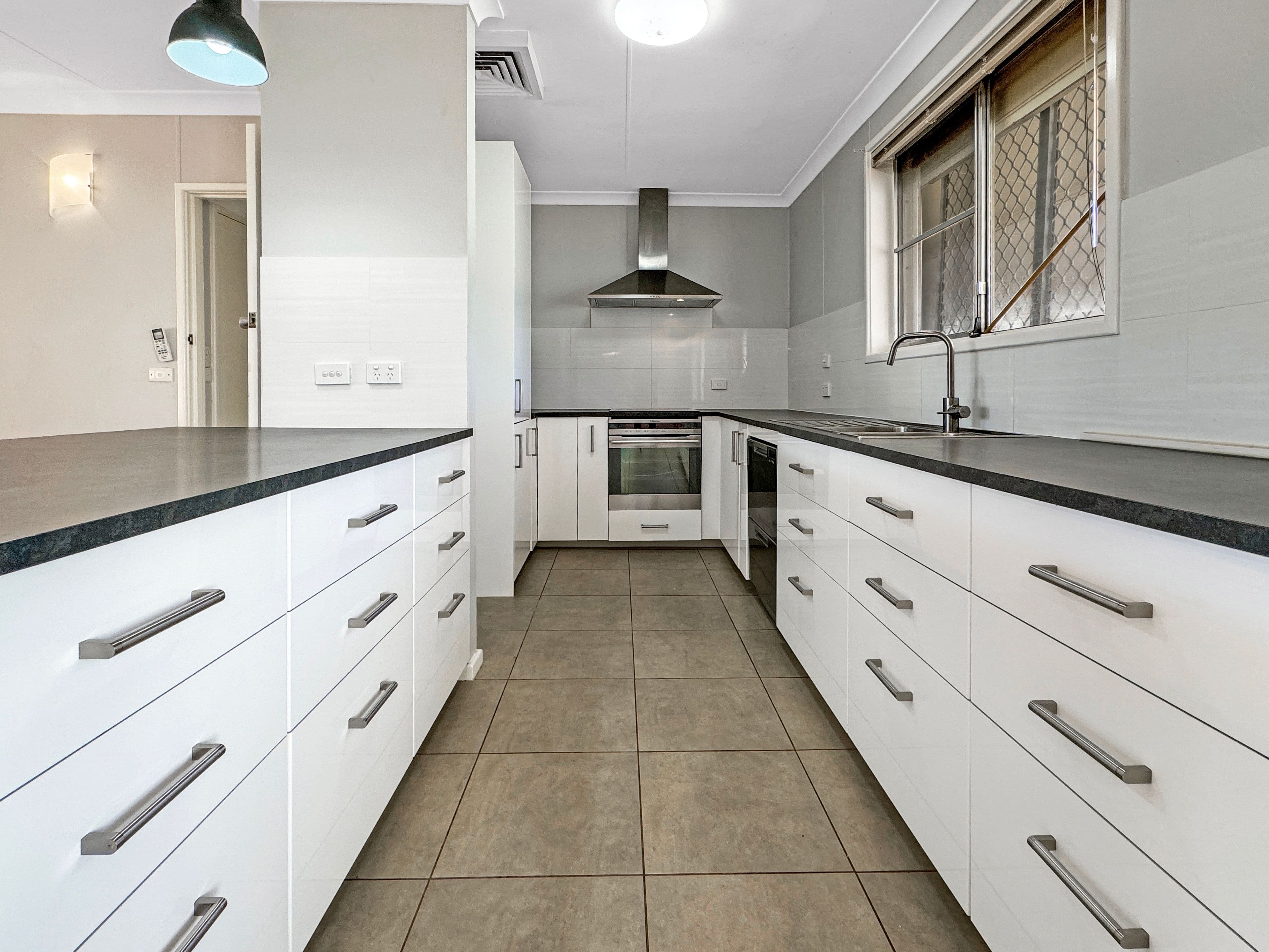 10 Flinders Crescent, Dampier WA 6713, Dampier - Thumbnail 3