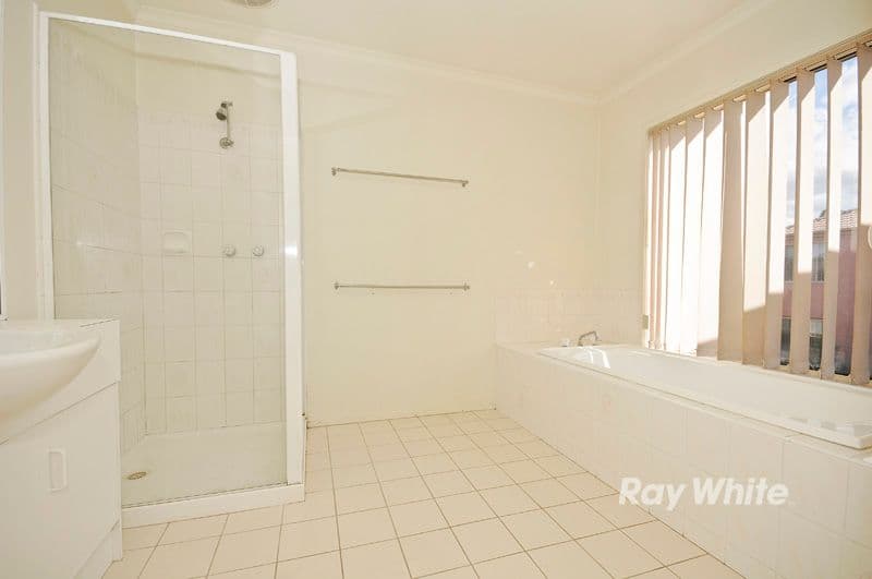 10 Meridian Parade, WANTIRNA SOUTH VIC 3152, Wantirna South - Thumbnail 4