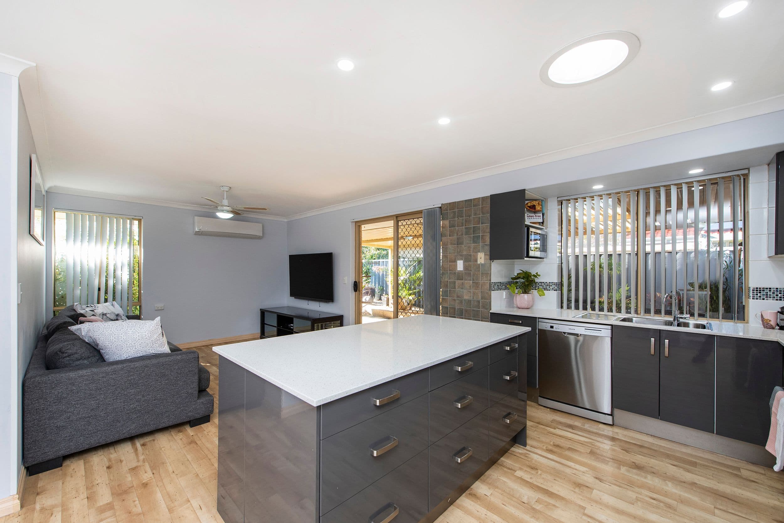 9 Carmody Road, Waikiki WA 6169, Waikiki - Thumbnail 7