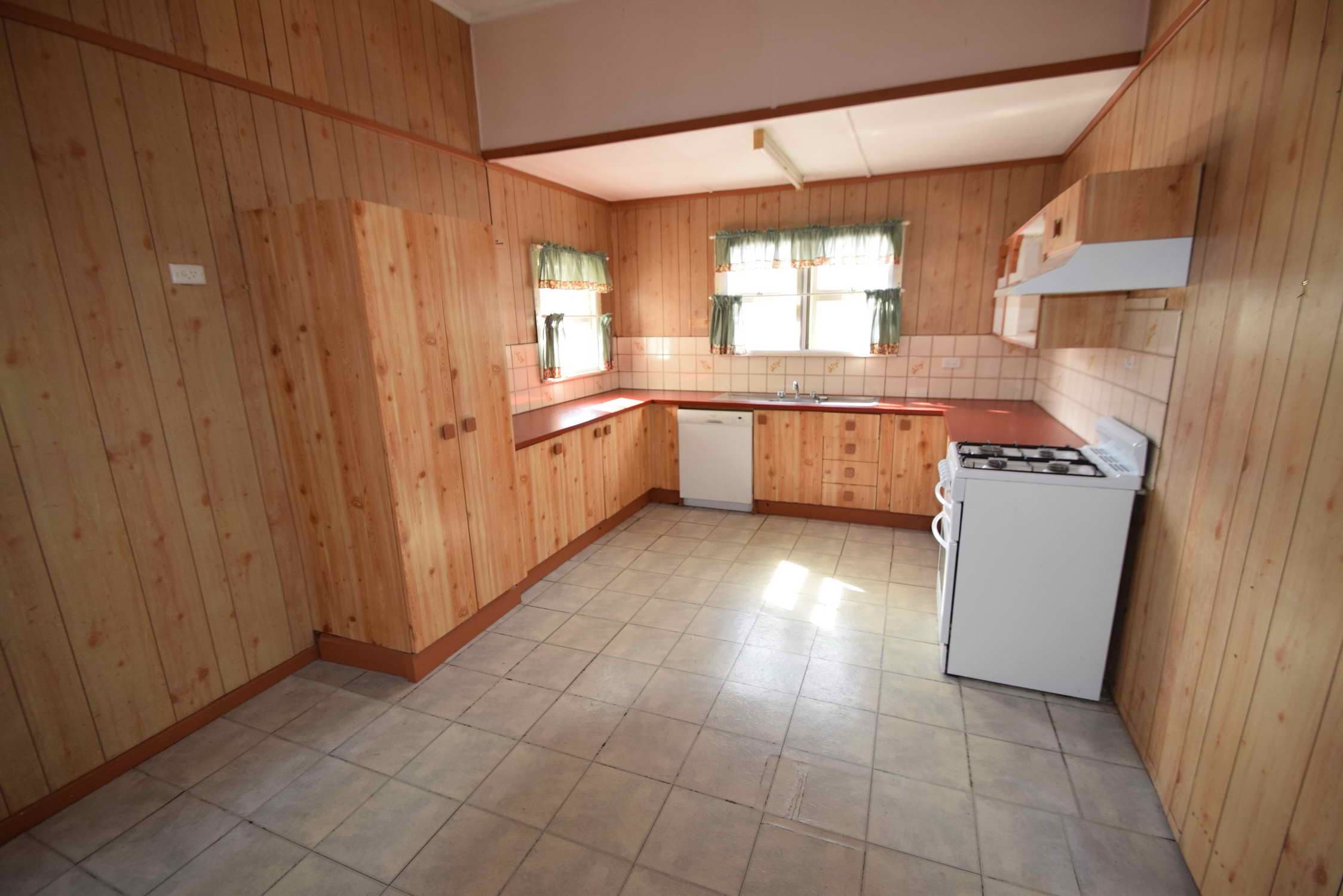 8 Short Street, Esk QLD 4312, Esk - Thumbnail 3