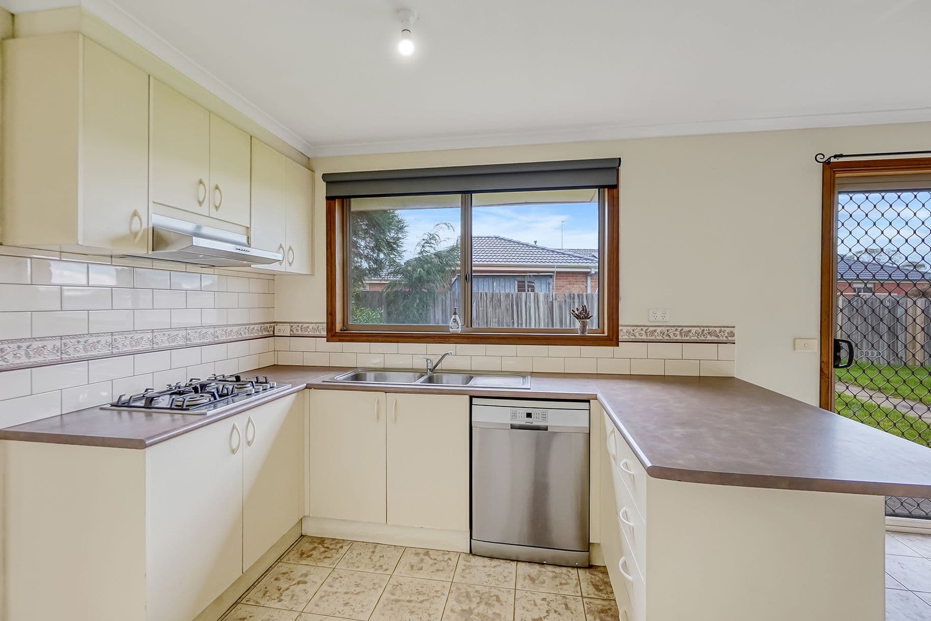 9 Naples Way, Pakenham VIC 3810, Pakenham - Thumbnail 5