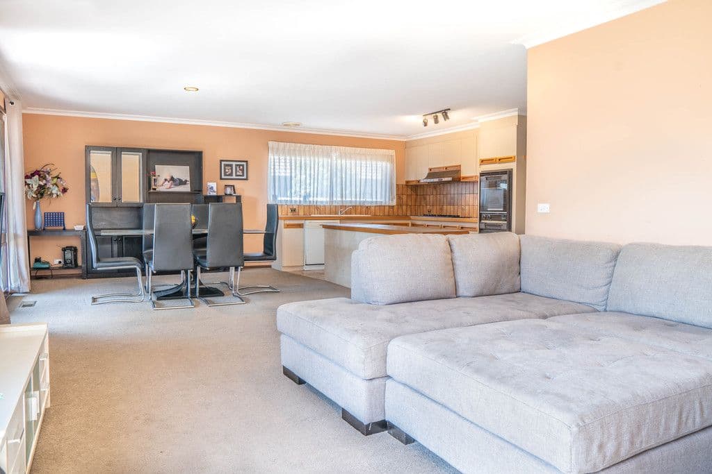 11 Baystone Drive, Cranbourne VIC 3977, Cranbourne - Thumbnail 5