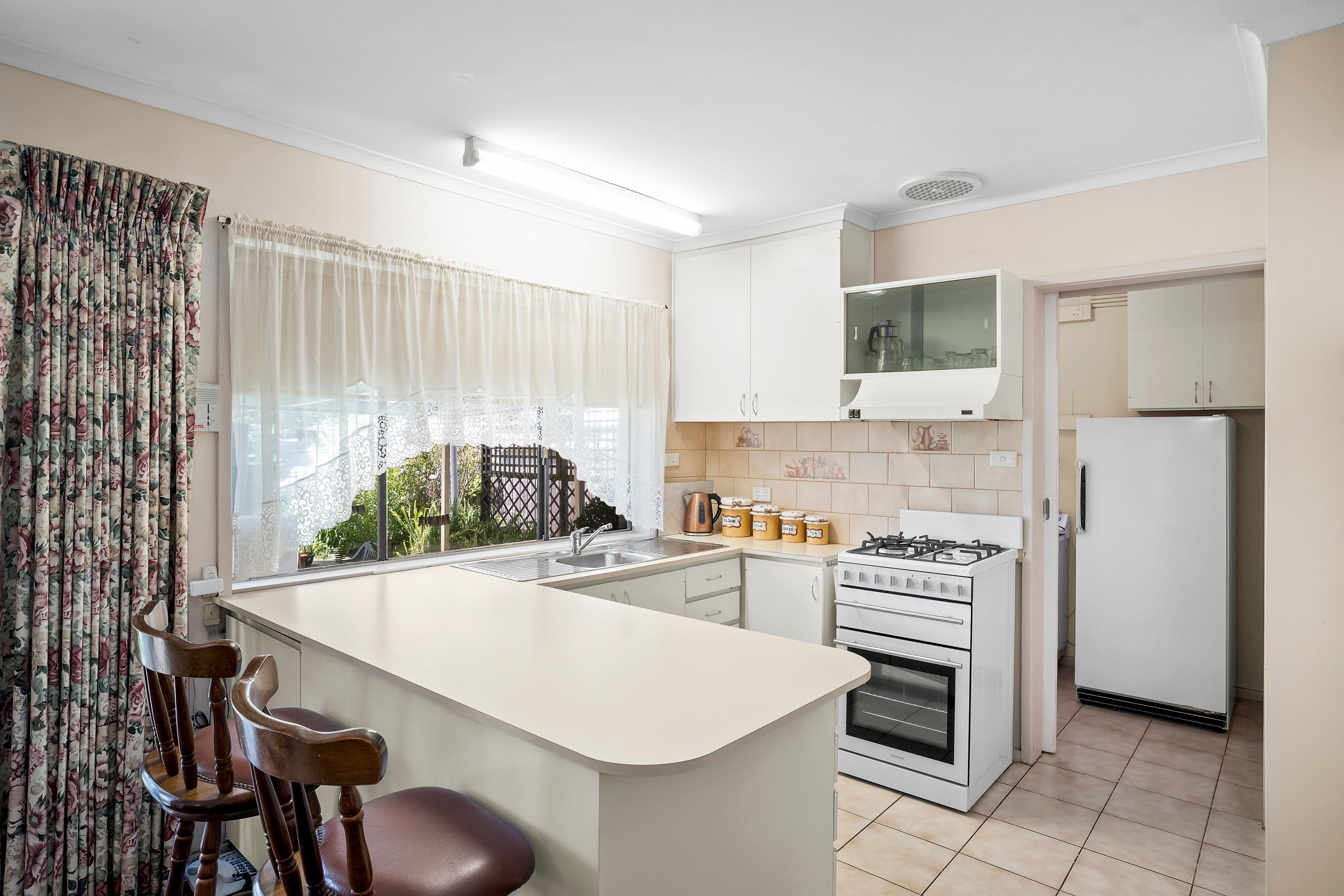 27 McComb Street, Sunbury VIC 3429, Sunbury - Thumbnail 3