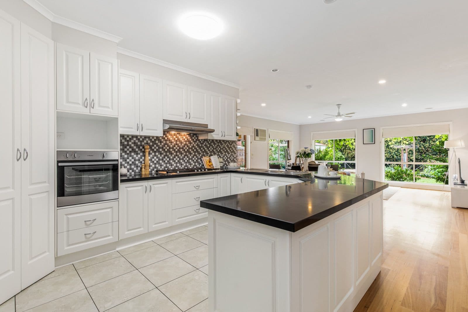 40 Grant Avenue, Werribee VIC 3030, Werribee - Thumbnail 2