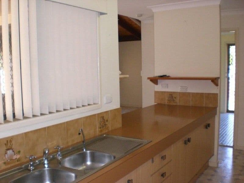 6 Jemalong Court, SPRINGWOOD QLD 4127, Springwood - Thumbnail 3