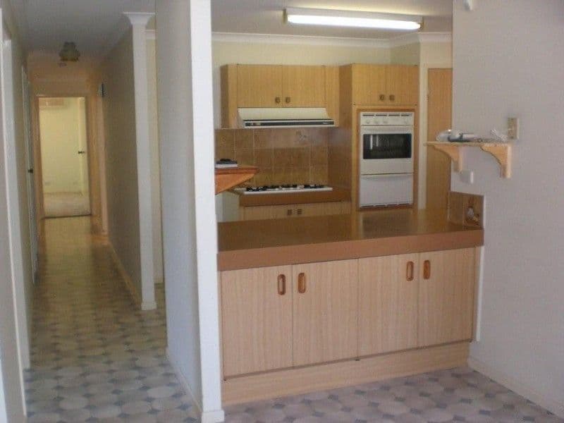 6 Jemalong Court, SPRINGWOOD QLD 4127, Springwood - Thumbnail 4