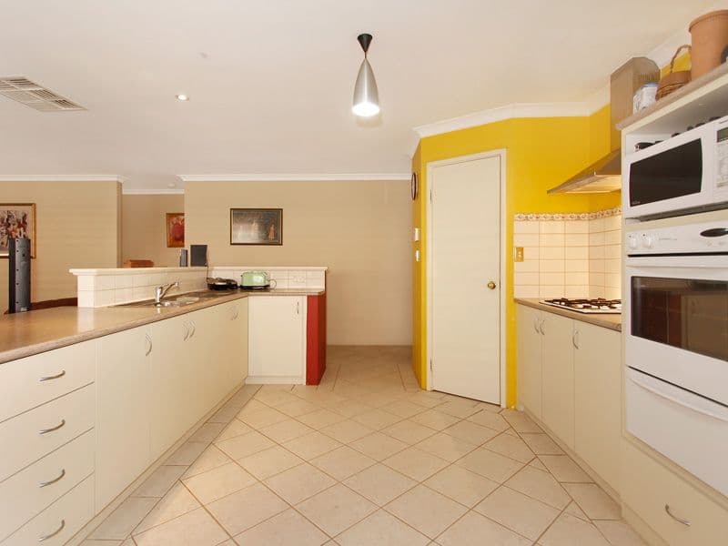 7 Nambung Crescent, BIBRA LAKE WA 6163, Bibra Lake - Thumbnail 6