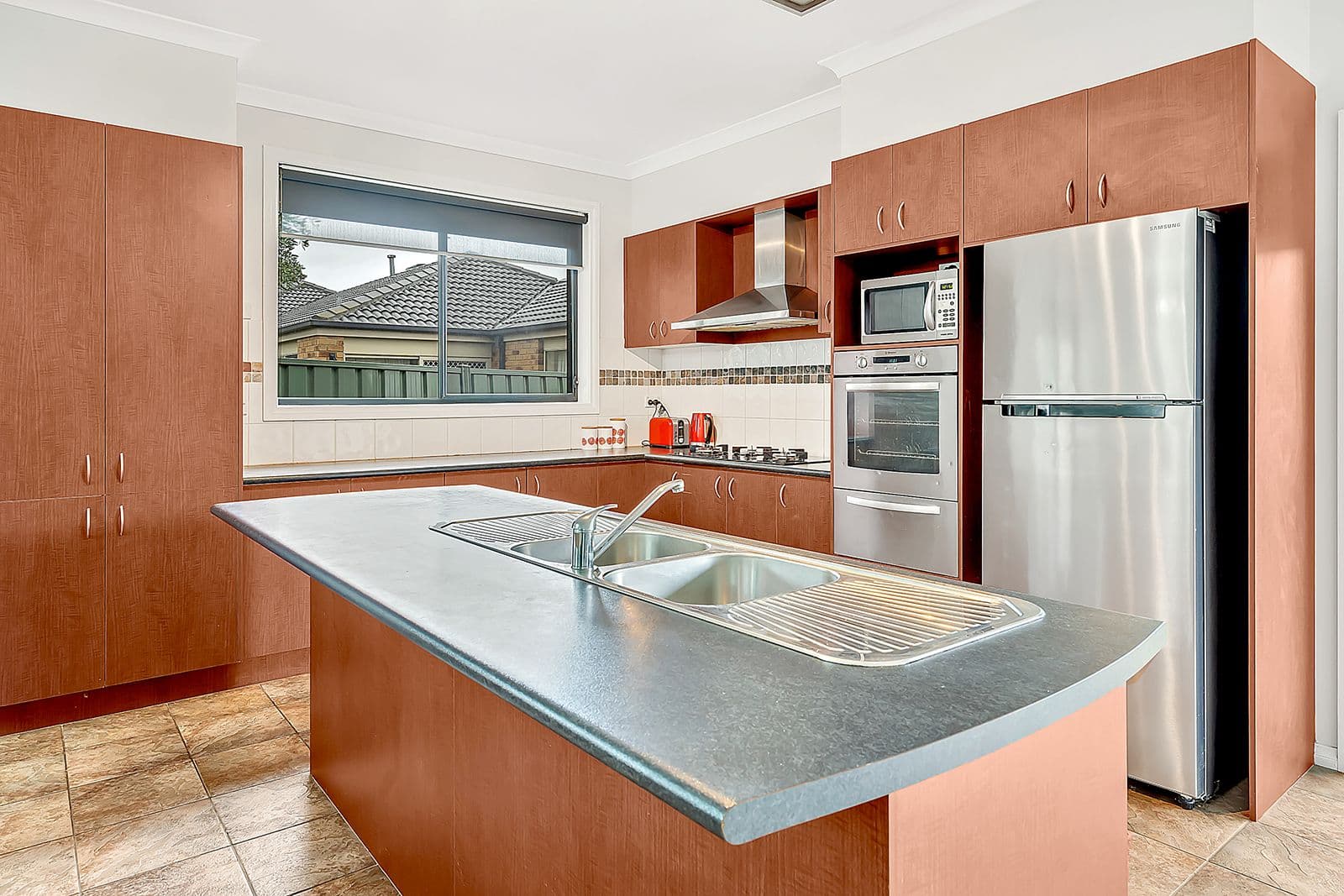 16 Chelsworth Loop, Craigieburn VIC 3064, Craigieburn - Thumbnail 2