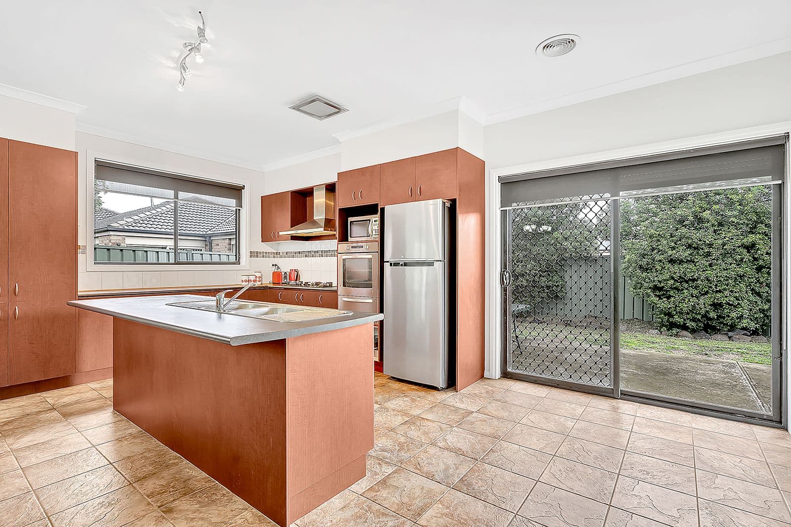 16 Chelsworth Loop, Craigieburn VIC 3064, Craigieburn - Thumbnail 3