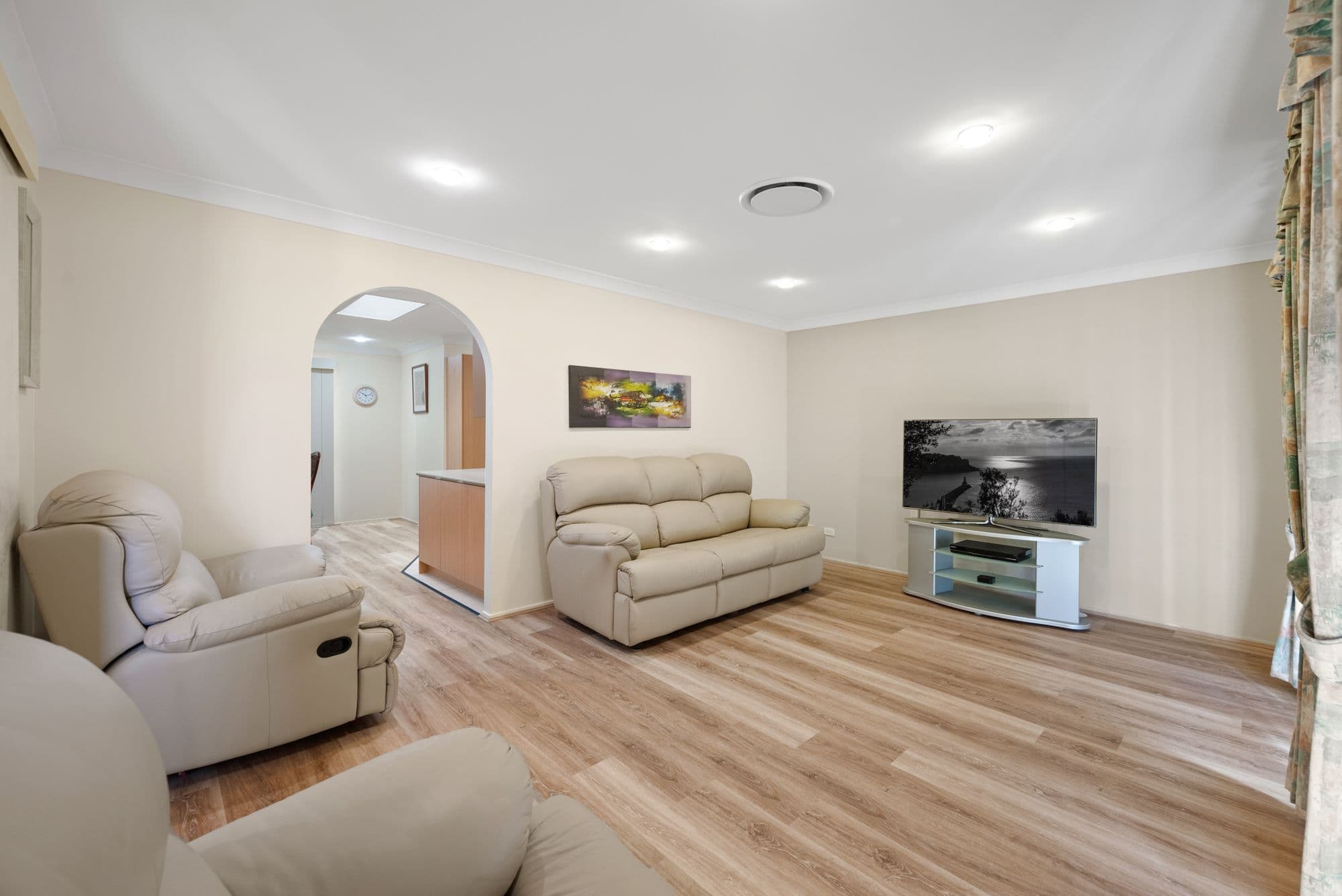 30 Lorenzo Crescent, Rosemeadow NSW 2560, Rosemeadow - Thumbnail 2