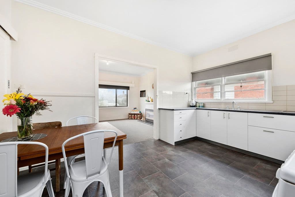 4 Simpson Street, Terang VIC 3264, Terang - Thumbnail 2