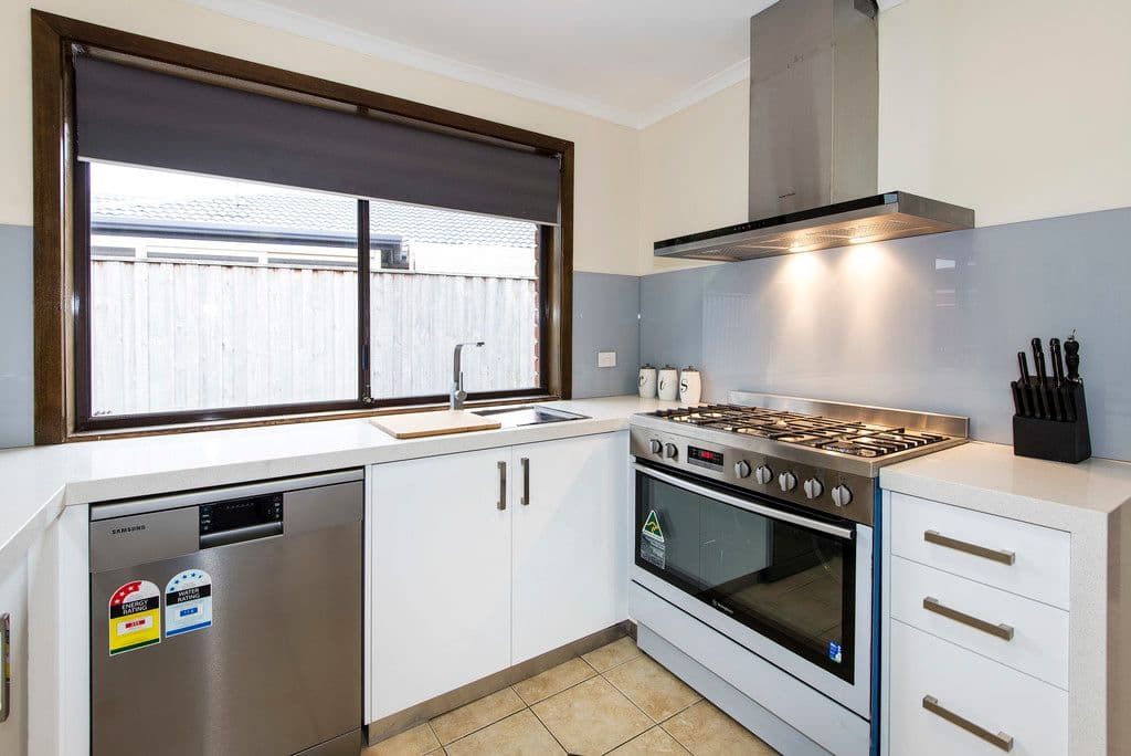 5 Layton Place, Mill Park VIC 3082, Mill Park - Thumbnail 4