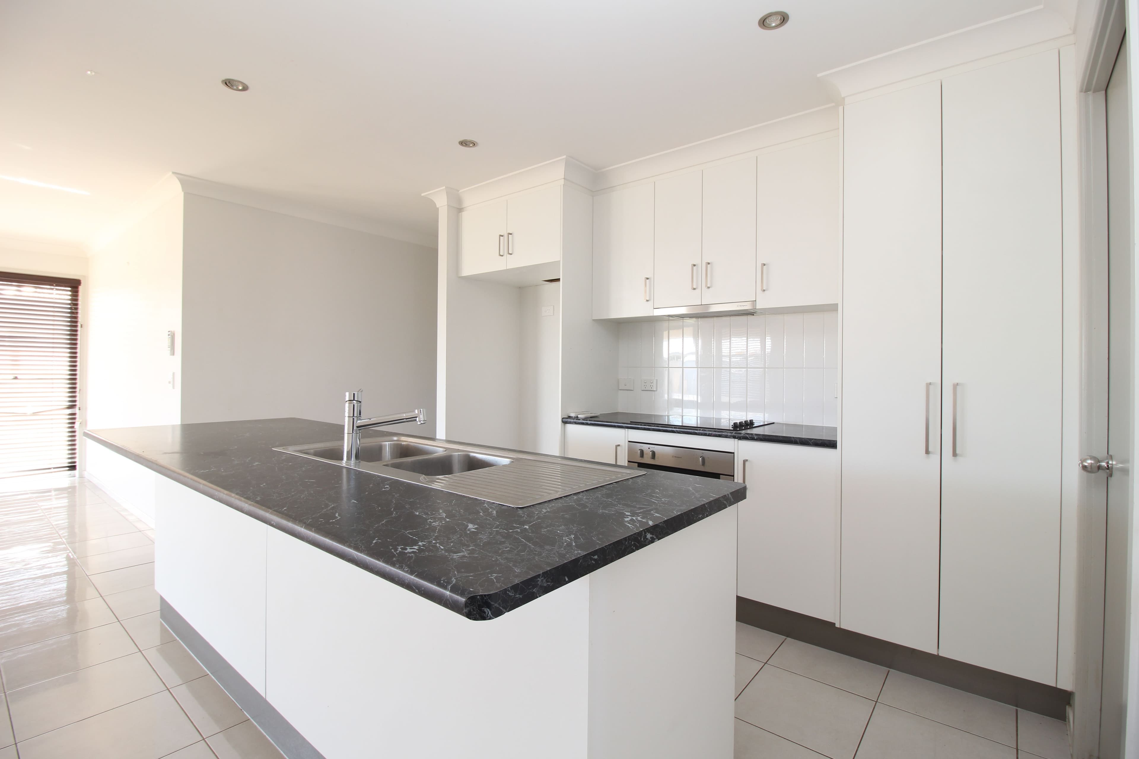 19 Lauren Drive, Emerald QLD 4720, Emerald - Thumbnail 3