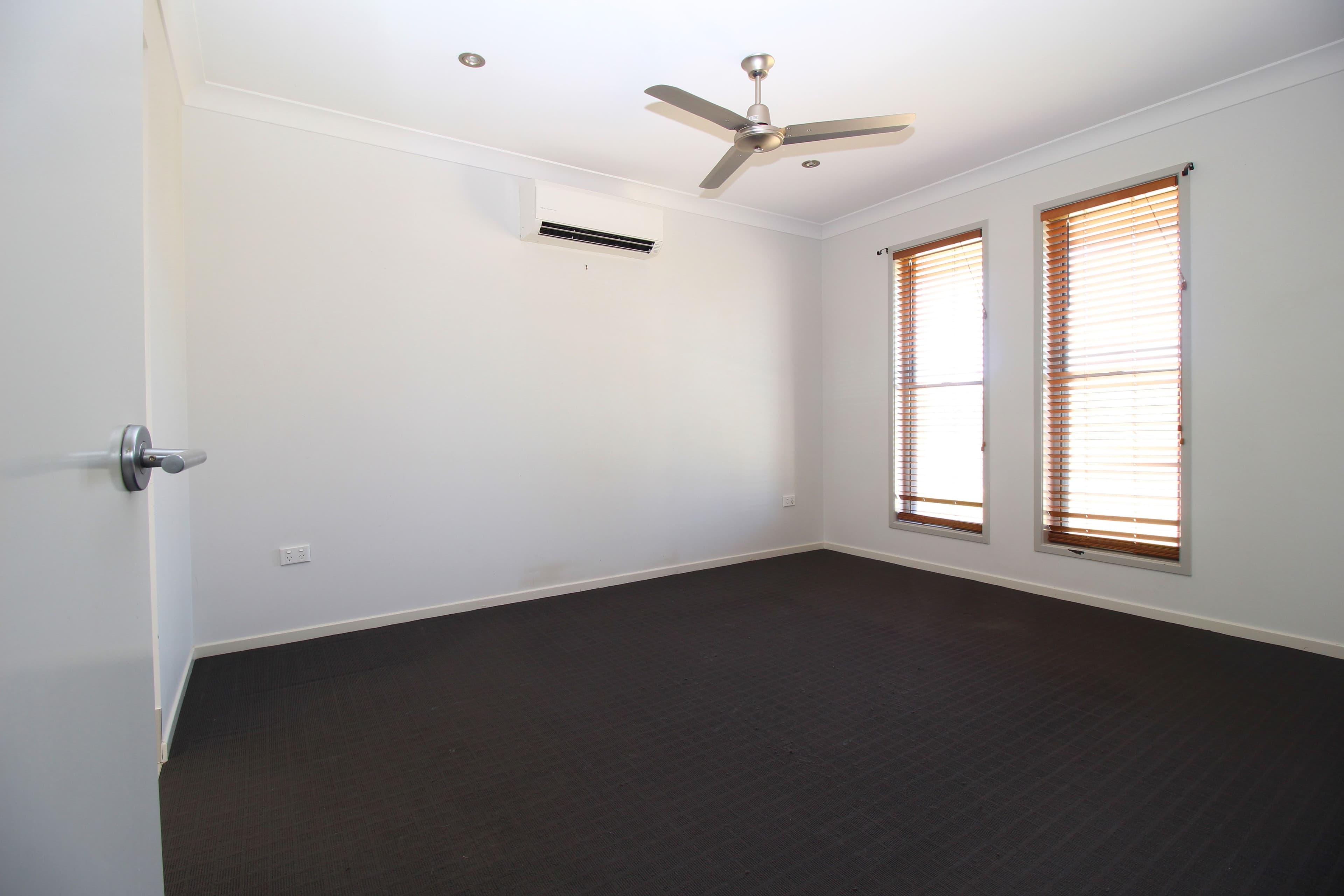 19 Lauren Drive, Emerald QLD 4720, Emerald - Thumbnail 8