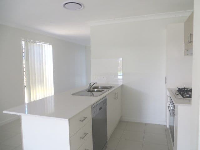 9 Lomandra Avenue, Roma QLD 4455, Roma - Thumbnail 5