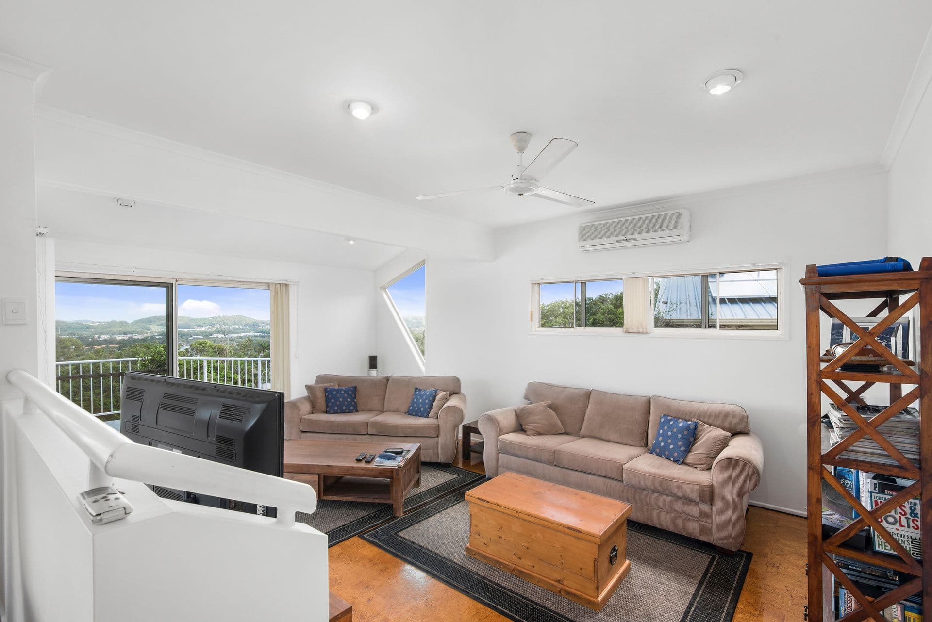 76 Doubleview Drive, Elanora QLD 4221, Elanora - Thumbnail 3