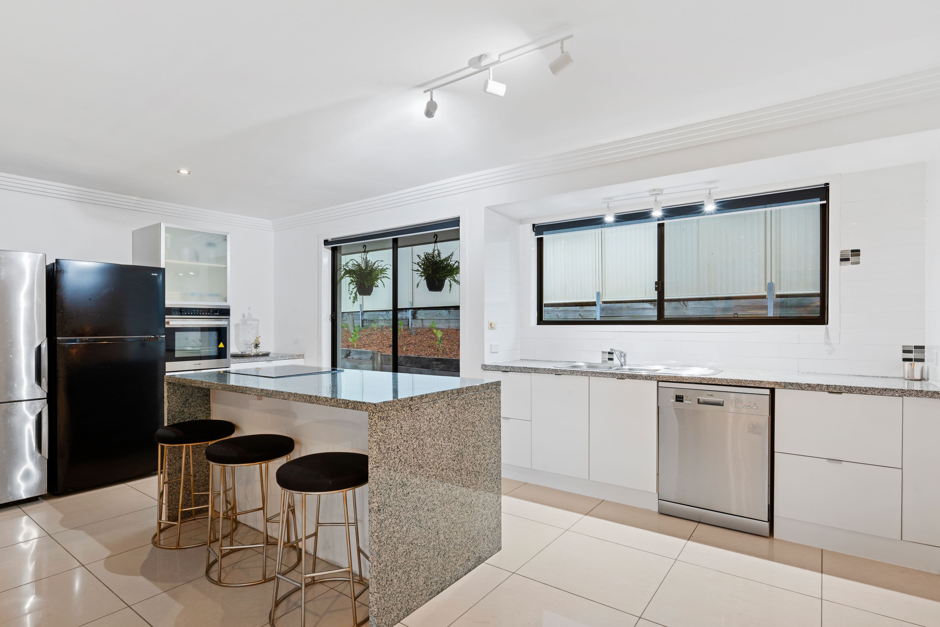 14 Whitian Drive, Carrara QLD 4211, Carrara - Thumbnail 7