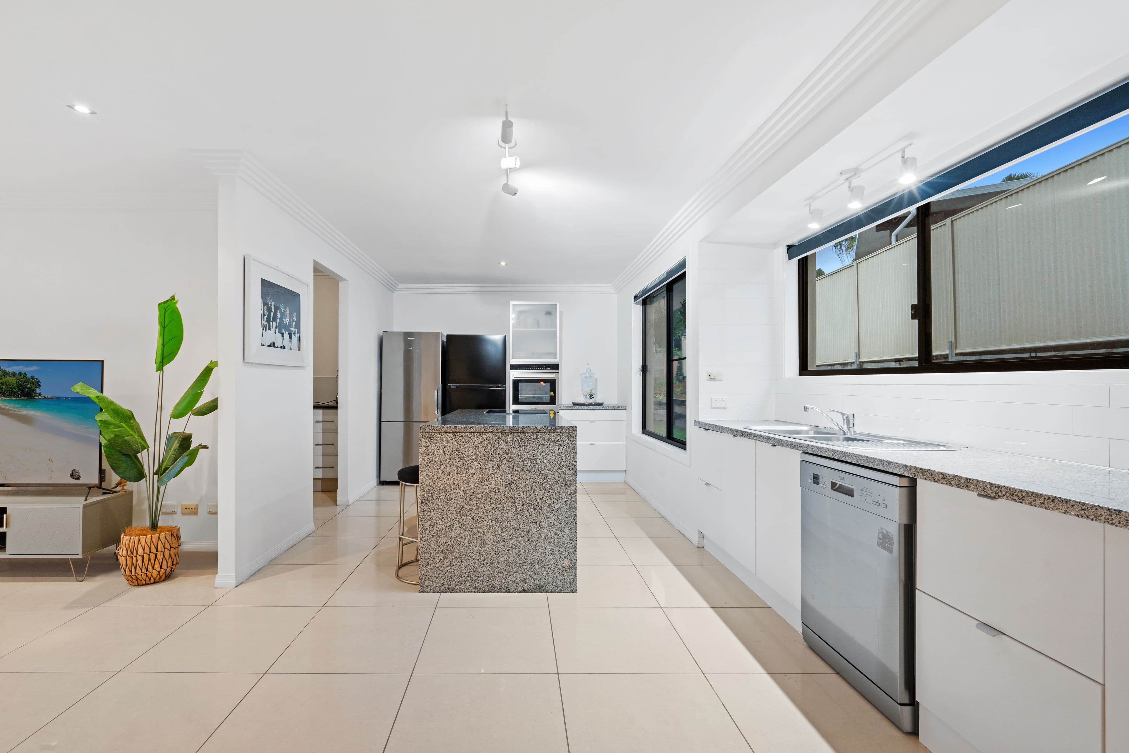 14 Whitian Drive, Carrara QLD 4211, Carrara - Thumbnail 8