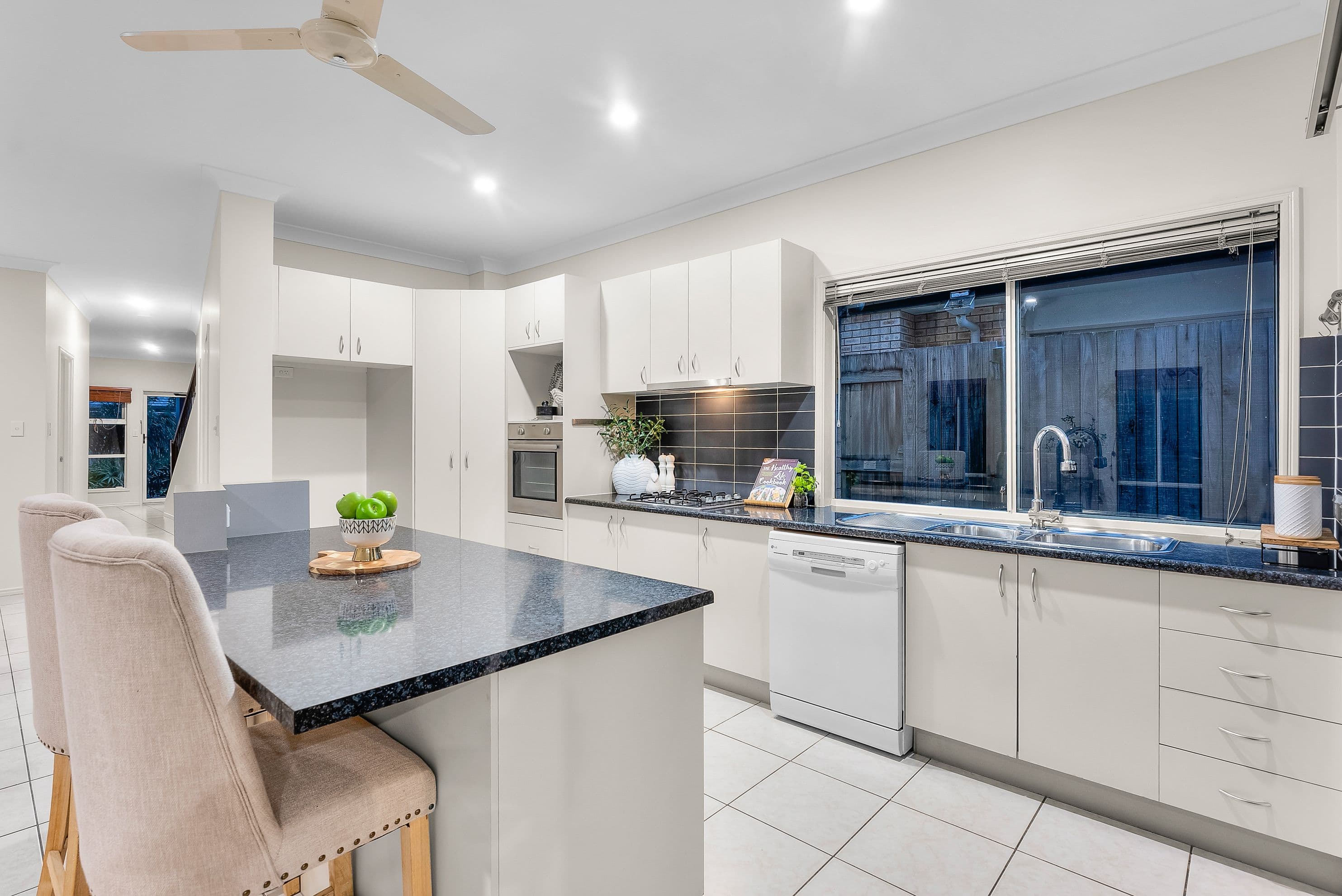 6 Warabi Crescent, North Lakes QLD 4509, North Lakes - Thumbnail 3
