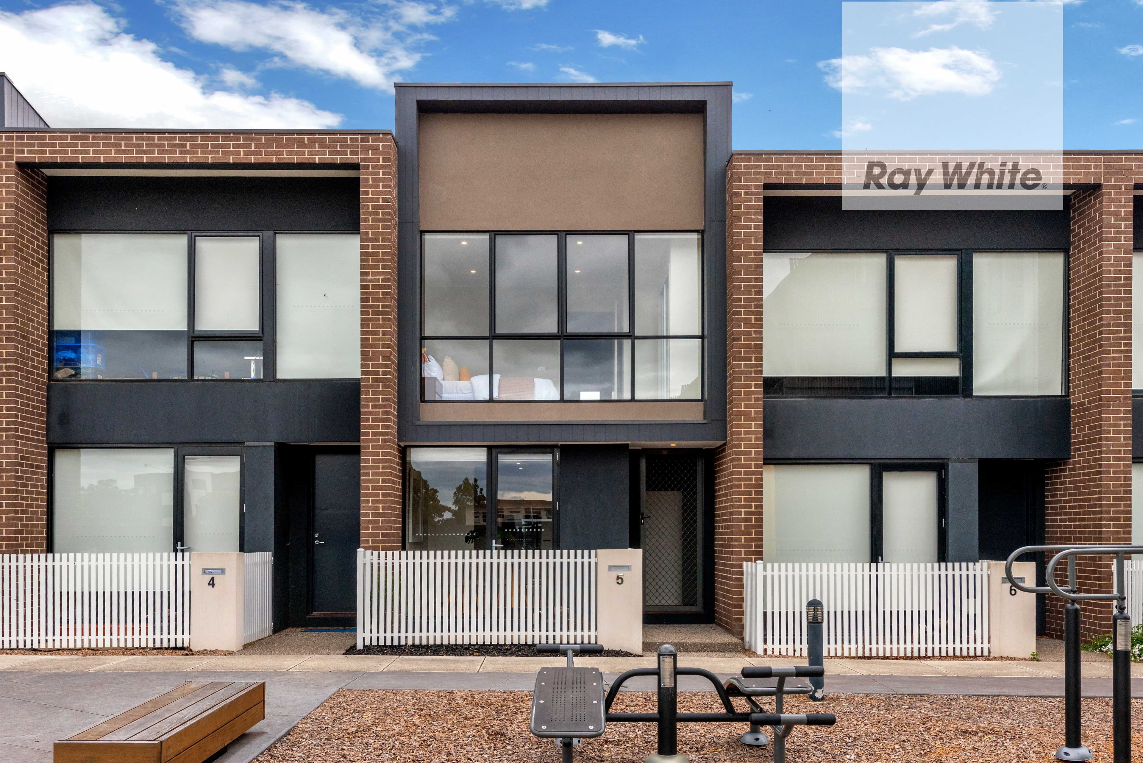 5 Olsen Walk, Mill Park VIC 3082, Mill Park - Thumbnail 2