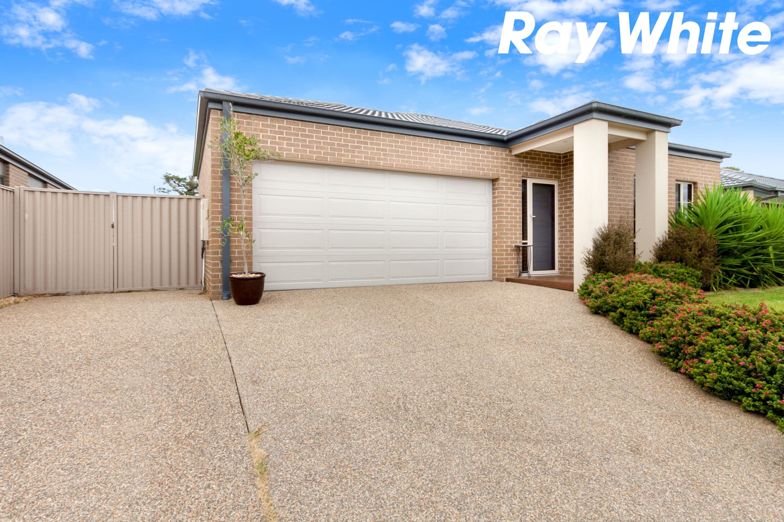 5 Hood Place, Pakenham VIC 3810, Pakenham - Thumbnail 2