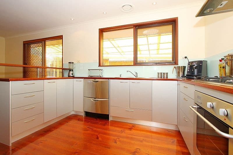 13  Wenden Road, MILL PARK VIC 3082, Mill Park - Thumbnail 4