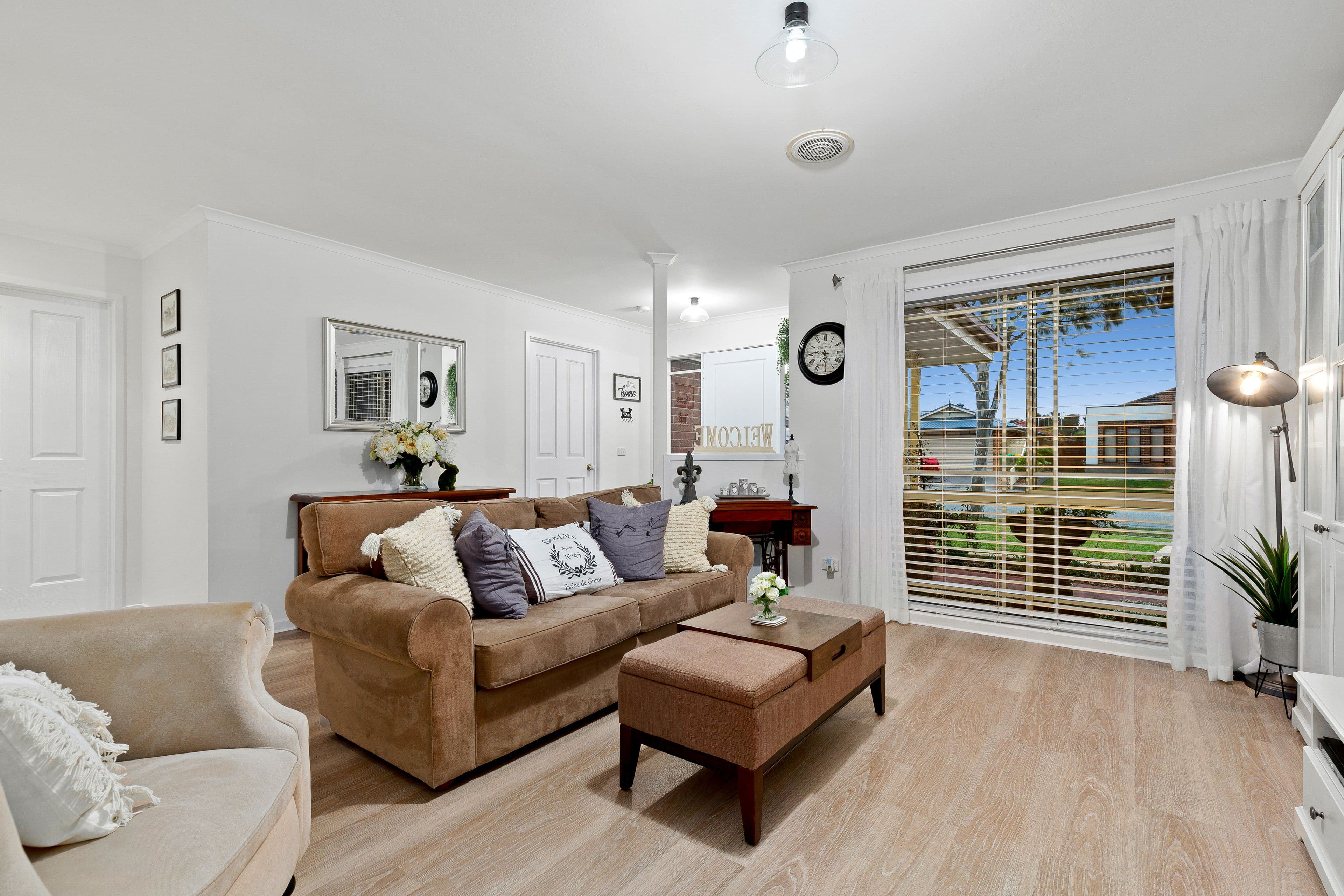 16 Jacaranda Way, Pakenham VIC 3810, Pakenham - Thumbnail 2