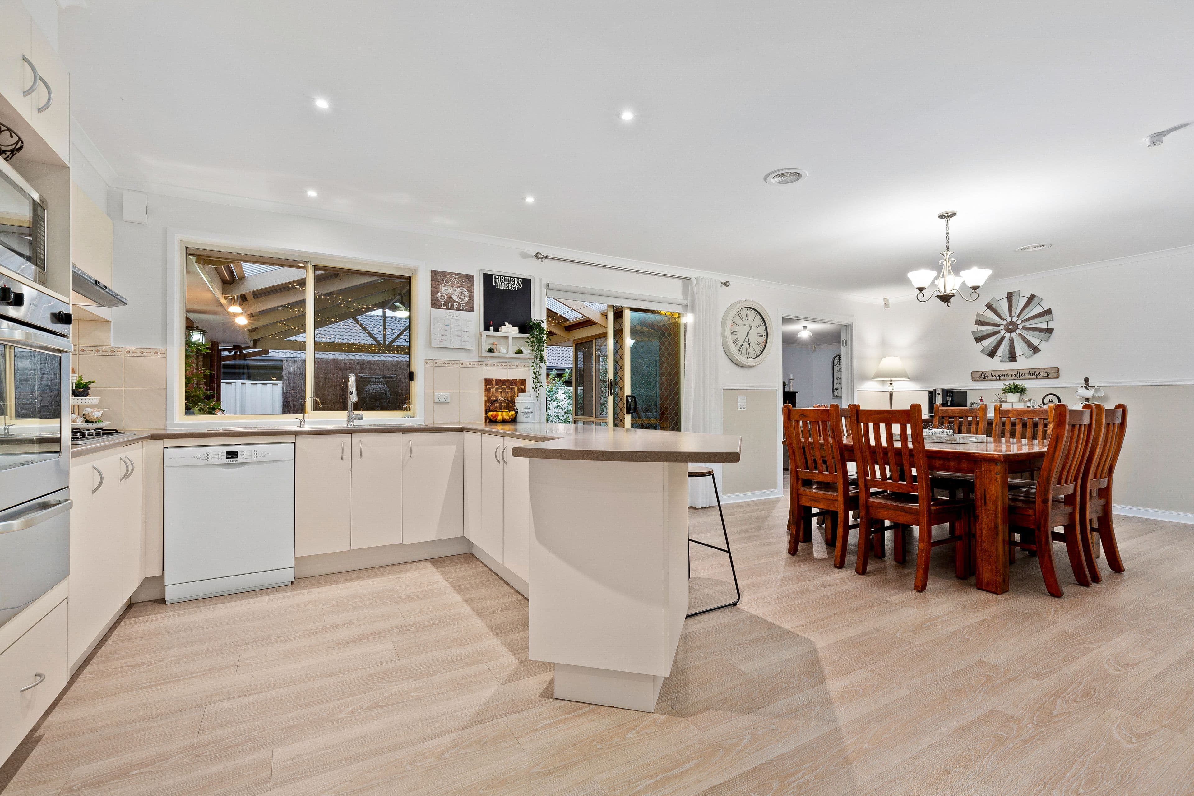 16 Jacaranda Way, Pakenham VIC 3810, Pakenham - Thumbnail 4
