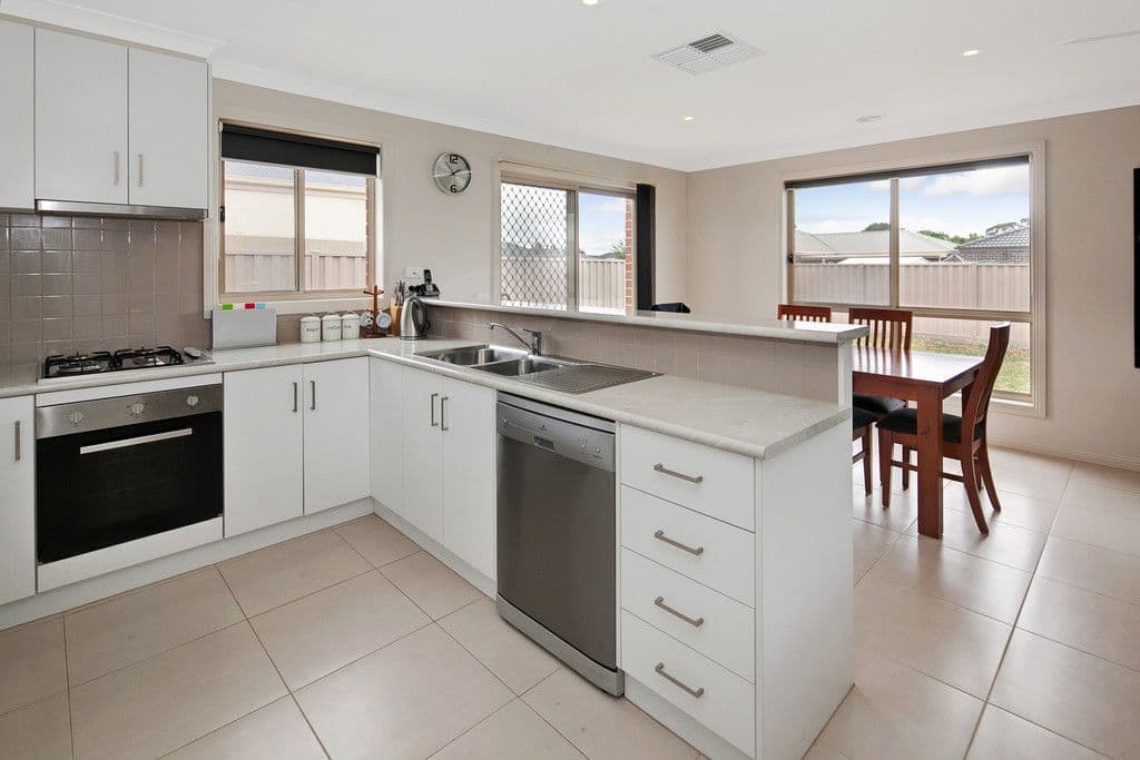 13 Deakes Court, Sebastopol VIC 3356, Sebastopol - Thumbnail 4