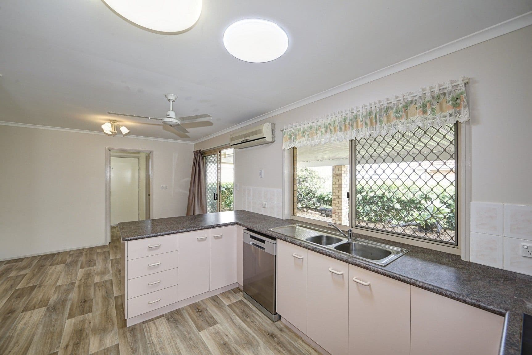 22 Glen Appin Drive, Avoca QLD 4670, Avoca - Thumbnail 2
