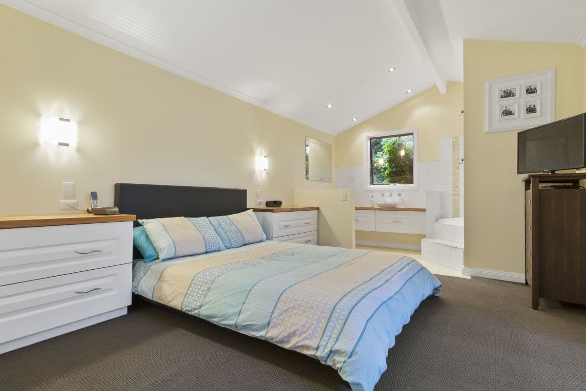 12 Whitehall Crescent, Werribee VIC 3030, Werribee - Thumbnail 3